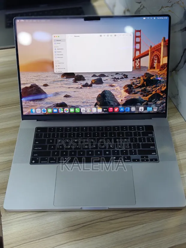 Apple MacBook Pro M2 Max (2023) 16GB RAM, 1TB SSD - 1
