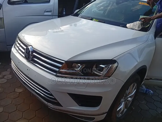 Volkswagen Touareg 2017 White - 1