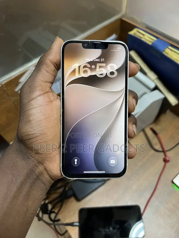 Apple iPhone 13 128GB White - 1