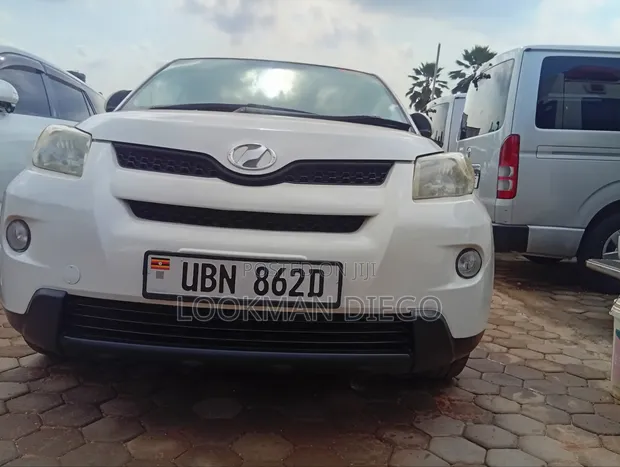 Toyota IST 2010 White - 1
