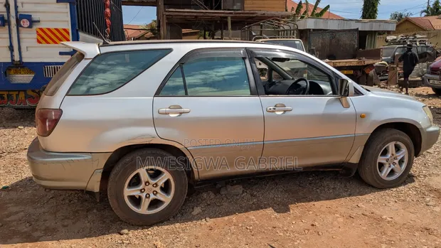 Toyota Harrier 2003 Silver - 1