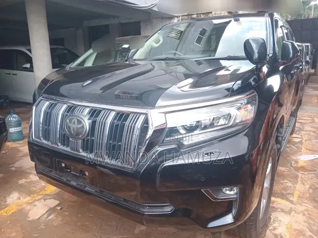 Toyota Land Cruiser Prado 2017 Black - 1