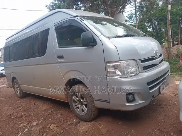 Toyota HiAce 2011 Silver - 1