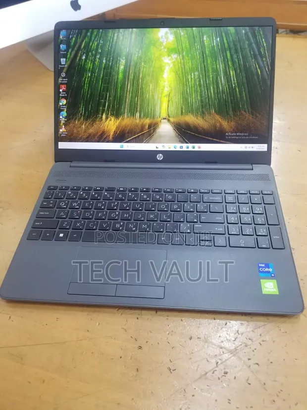 HP 15-dw0037wm Laptop: Intel Core i5, 8GB RAM, 256GB SSD - 1