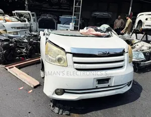 Toyota Noah 2007/10 Half Cut