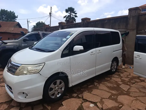 Nissan Serena 2010 White - 1