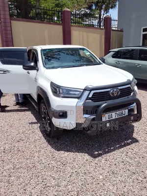 Toyota Hilux 2021 White