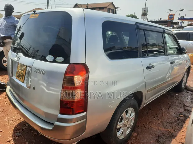 Toyota Probox 2005 Silver - 1