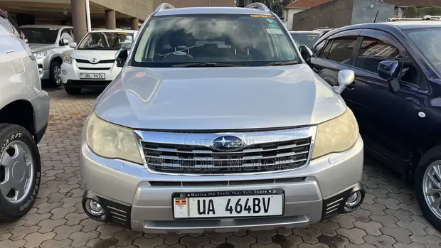 Subaru Forester 2010 Silver - 1