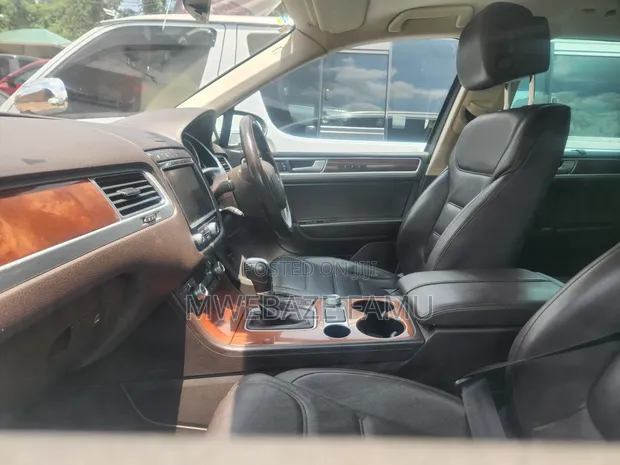 Volkswagen Touareg 2015 White - 1