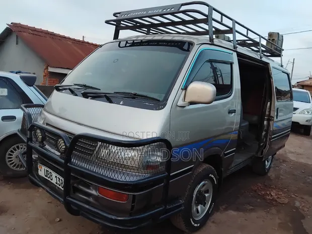 Toyota HiAce 2000 - 1