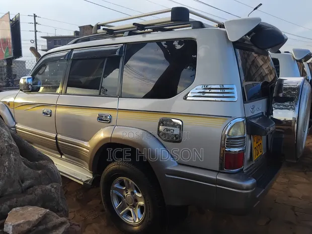 Toyota Land Cruiser Prado 2000 Silver - 1