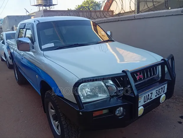 Mitsubishi L200 Club Cab 2.5 TD 2002 White - 1