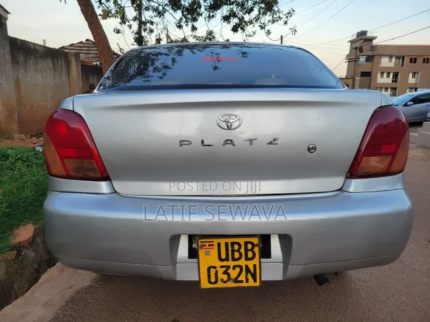 Toyota Platz 1.3 AWD 2002 Silver - 1