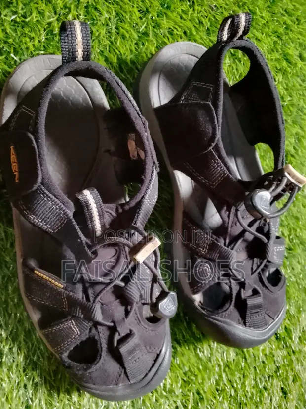 KEEN Boys Sandals - Size 38 - 1