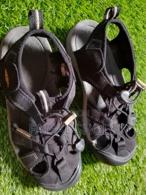KEEN Boys Sandals - Size 38