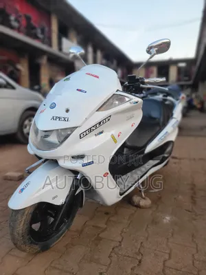 Yamaha Majesty 250cc Scooter - 2010 White