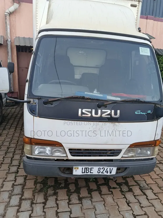 Isuzu F Series Box Truck - 1