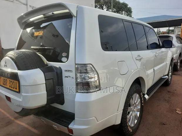 Mitsubishi Pajero 2010 White - 1