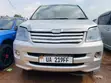 Toyota Noah 2004 - 5