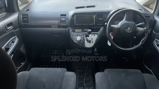 Toyota Wish 2006 Silver - 1