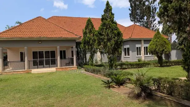 5 Bedroom House for Sale in Kira - 1