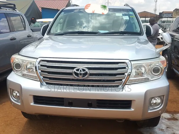 Toyota Land Cruiser 4.6 V8 ZX 2014 Silver - 1
