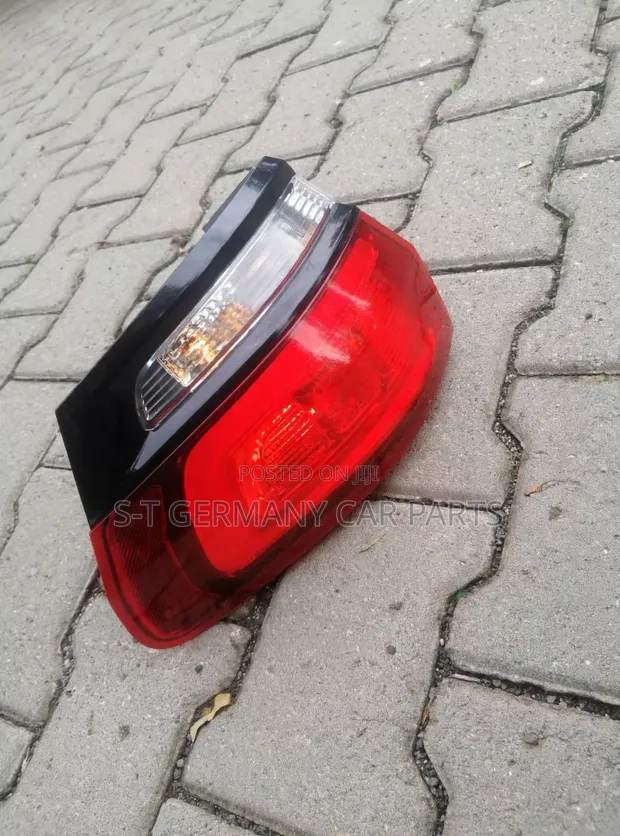 Jeep Grand Cherokee Tail Lights (2013-2016) - 1