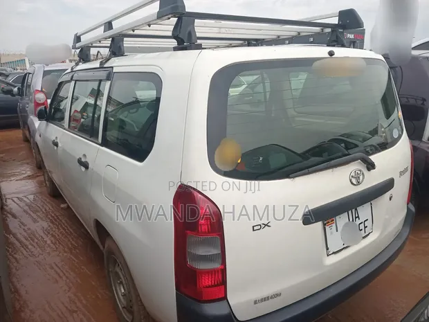 Toyota Probox 2010 White - 1