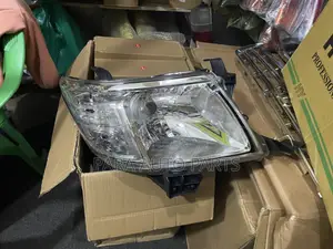 Toyota Hilux Vigo 2012 Headlight