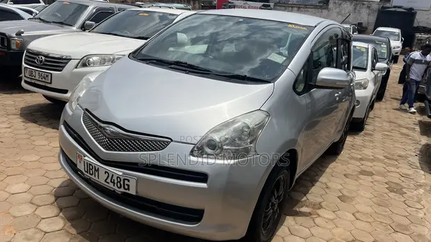 Toyota Ractis 2010 Silver - 1
