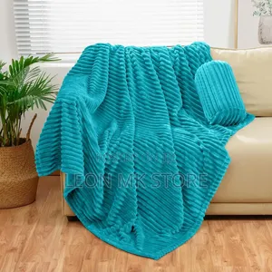 Warm and Soft Throw Blanket - Brand New