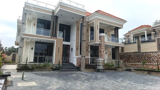 6 Bedroom Mansion for Sale in Kira Town - 1