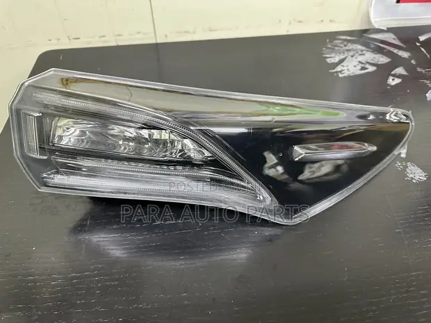 Toyota Harrier Hybrid Tail Light - 1