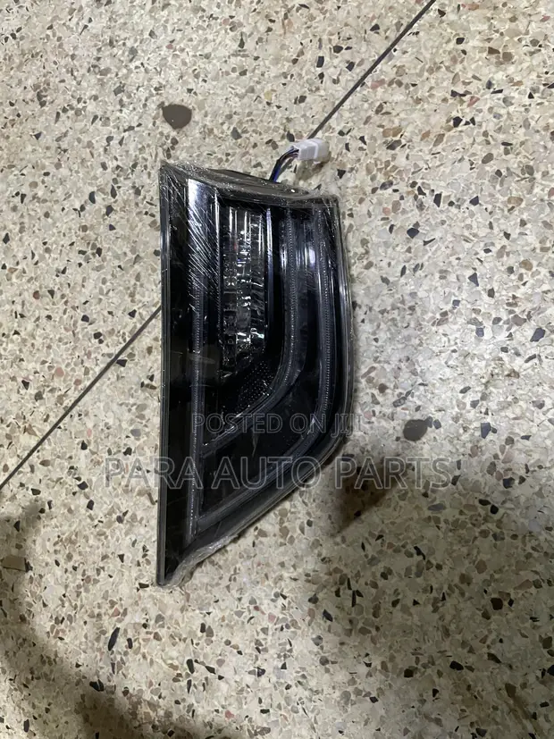 Toyota Harrier Hybrid Boot Lamp Reflector - 1