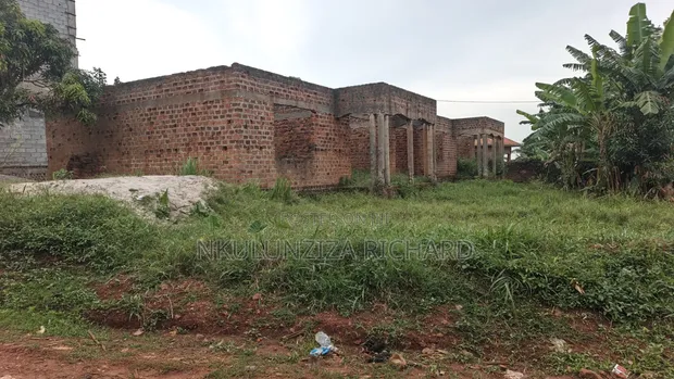 Commercial Plot for Sale in Kitukutwe - 18 Decimals - 1