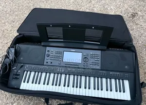 Yamaha PSR-SX700 Electronic Keyboard