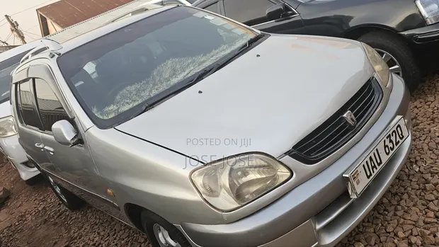 Toyota Raum 2003 Silver - 1