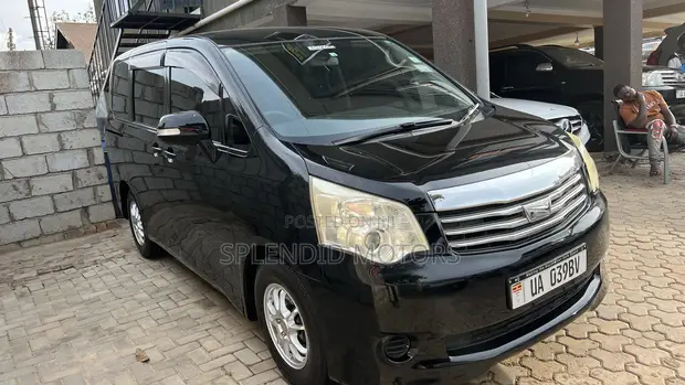 Toyota Noah 2012 Black - 1