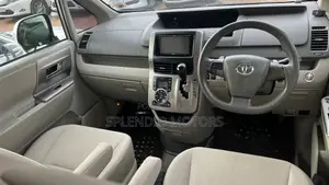 Toyota Noah SI 2012 White