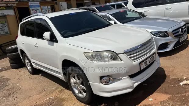 Toyota Vanguard 2010 White - 1