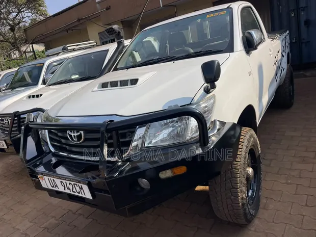 Toyota Hilux 3.0 D-4D 4x4 2012 White - 1