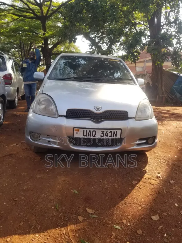 Toyota Vitz 2003 Silver - 1