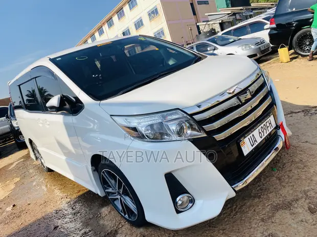 Toyota Noah 2017 - 1