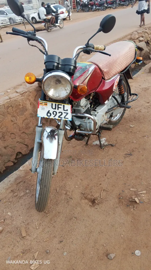 Bajaj Boxer 100 2022 Red - 1