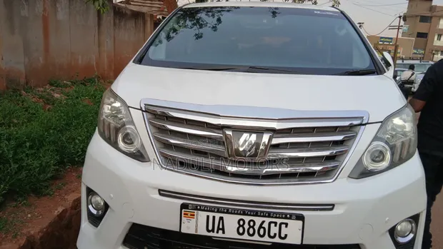 Toyota Alphard 2.4 Petrol FWD 2012 White - 1