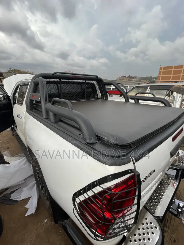Toyota Hilux 4x4 Rollbar - 1