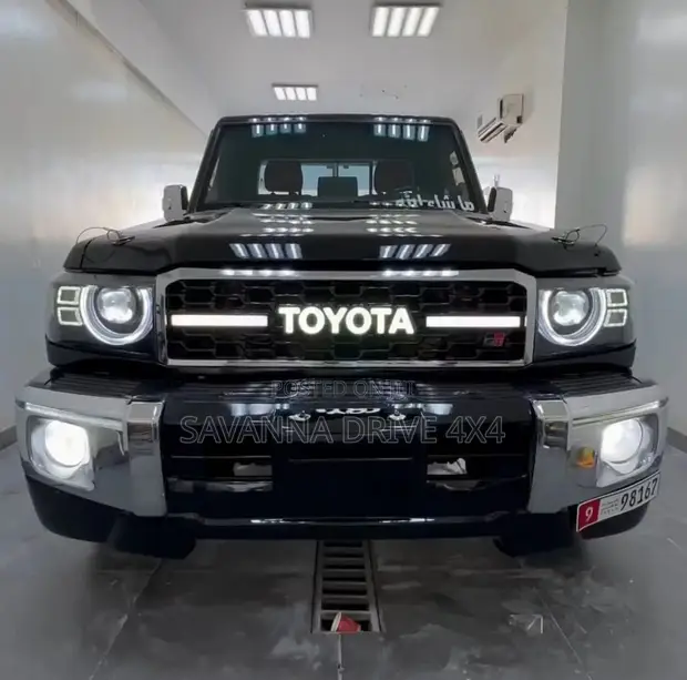 Toyota Land Cruiser FJ79 Front Grille - 1