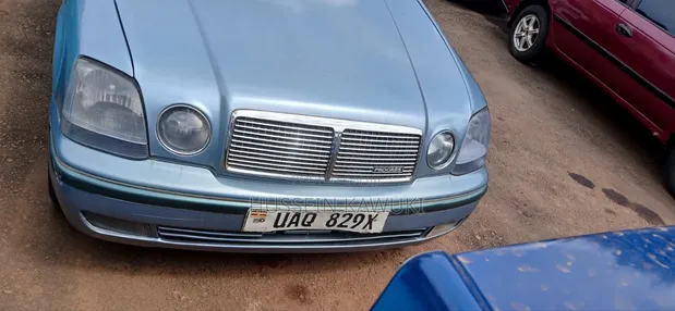 Toyota Progress 2000 Blue - 1
