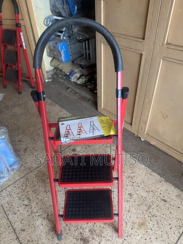 Heavy Duty 3-Step Ladder - 1